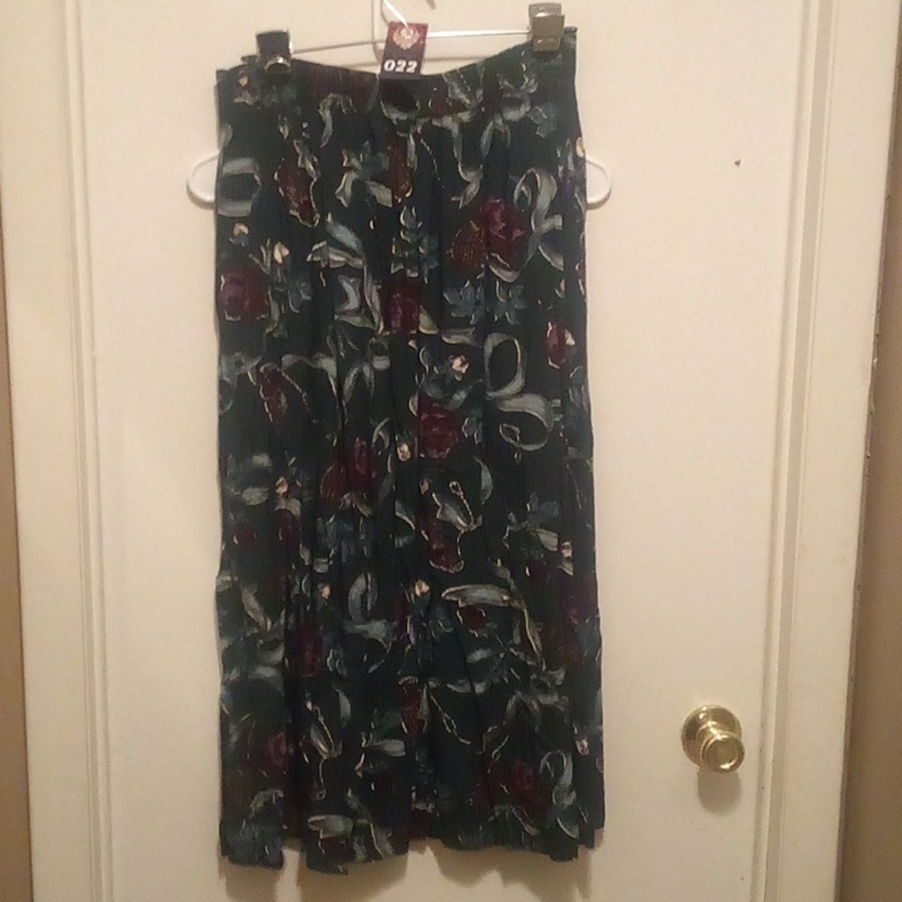 Gorgeous That's Me Floral Green Skirt - Size 11/12